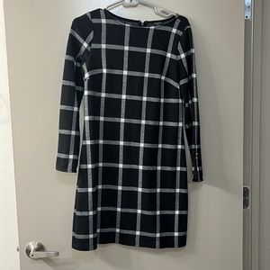 Ann Taylor - plaid black and white long sleeve dress